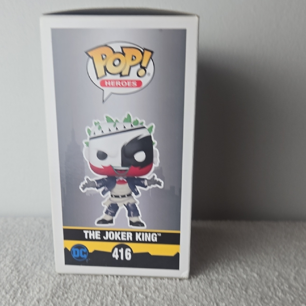Funko Pop! Heroes: Batman - The Joker King (Number 416) - Picture 4 of 6